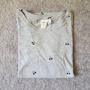 H&M Disney Mickey Print T Shirt L